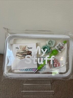 Wow! Zipper case gift set. $12